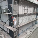 biała elewacja