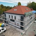 budynek podczas ocieplania